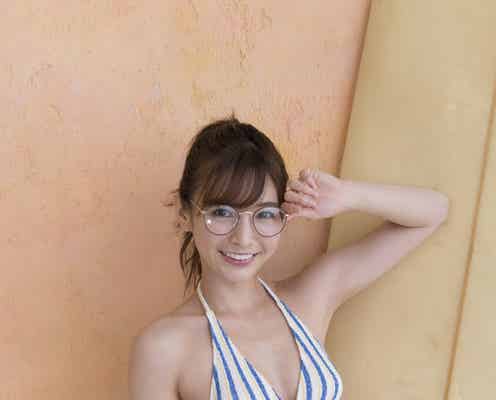 可愛すぎる売り子・ほのか、メガネで知的なビキニ姿を披露 ヘルシー美ボディにもドキッ