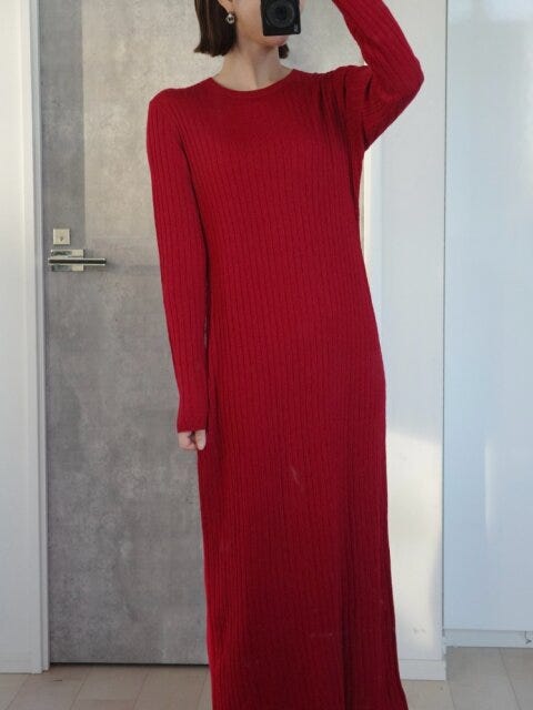 ユニクロメリノブレンドワイドリブニットワンピースのRED着用