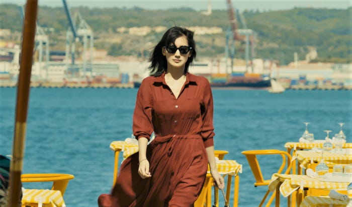 綾瀬はるか(C)2020 映画「奥様は、取り扱い注意」製作委員会