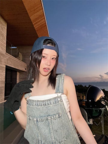 重盛さと美、沖縄の豪華ヴィラで夏休みを満喫「反則級に可愛い」「景色もモデルも最高」