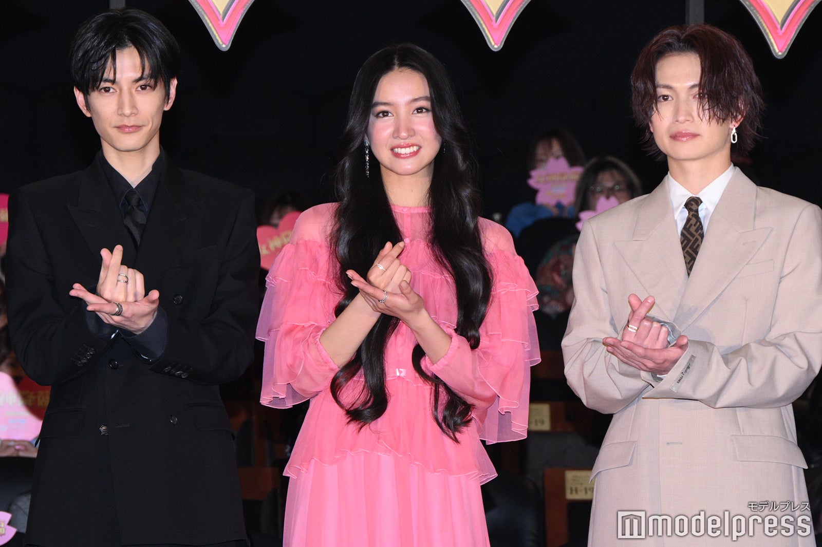 Koki,・渡邊圭祐・綱啓永ら、韓国から駆けつけたサプライズゲストに驚き【女神降臨】