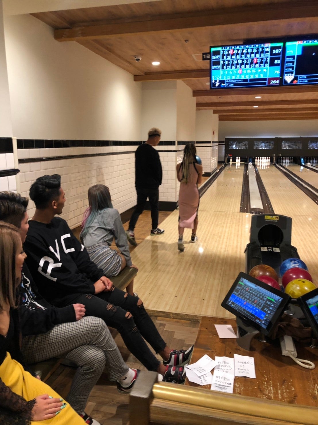 「EGG HOUSE」メンバーでボウリングへ （提供写真）