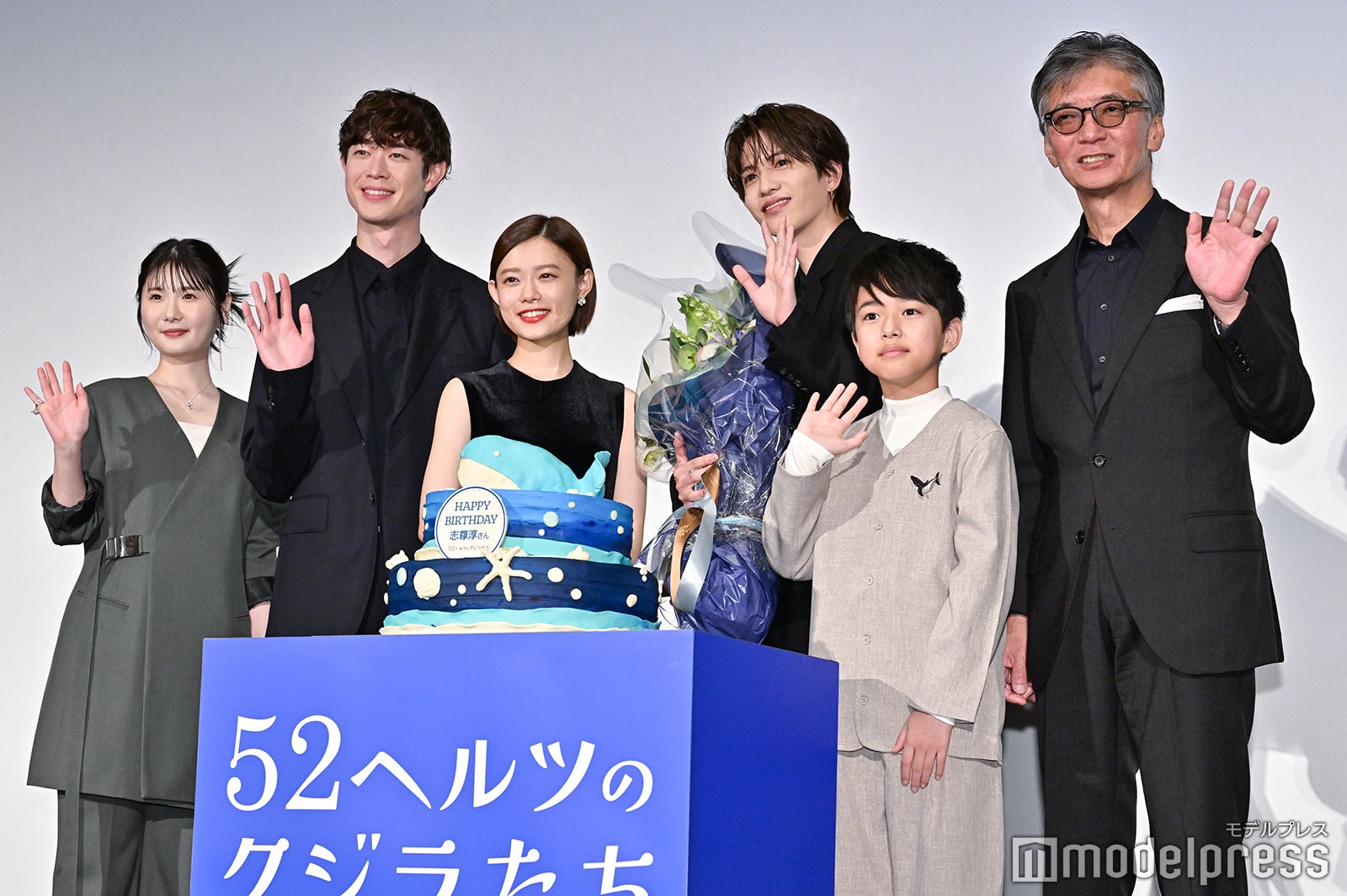 （左から）小野花梨、宮沢氷魚、杉咲花、志尊淳、桑名桃季、成島出監督（C）モデルプレス