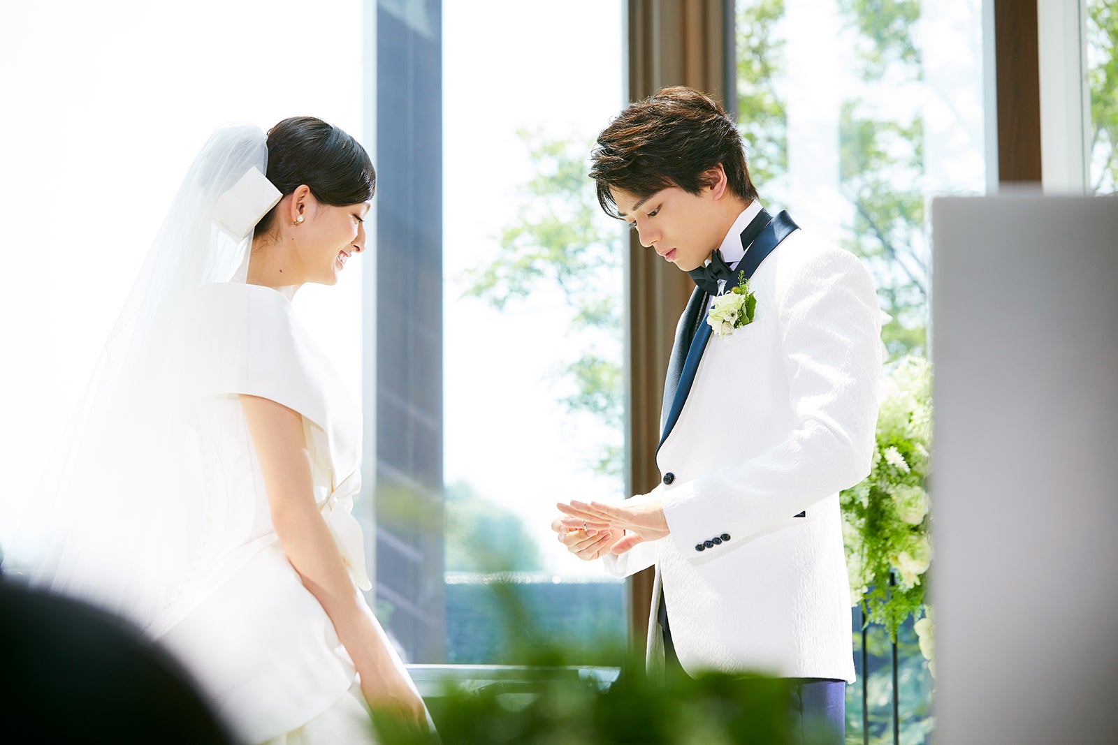 吉川愛、新田真剣佑（CMオフショットより）