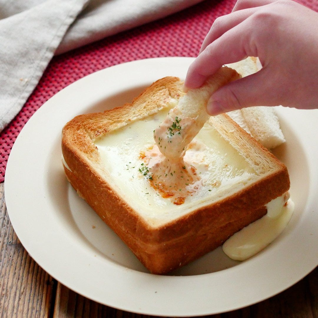 チーズ溢れる。シカゴピザ風トースト