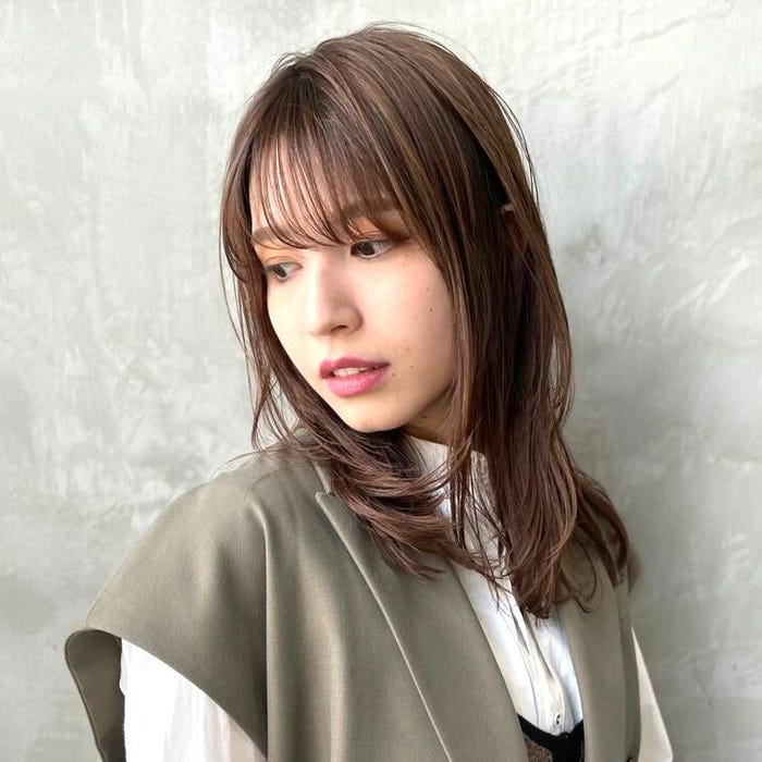 40代の丸顔さんに似合うミディアムの髪型 小顔に見せる上品なおしゃれスタイル モデルプレス 40代の丸顔さんに似合うミディアムの髪型 小顔に見せる上品なおしゃれスタイル モデルプレス