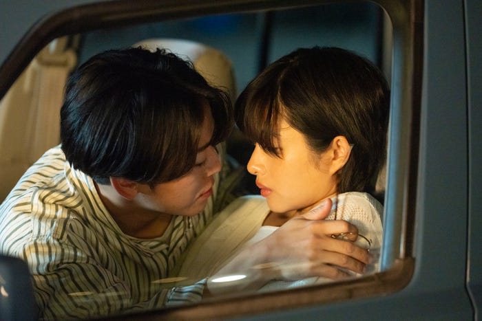 亀梨和也、石原さとみ「Destiny」第1話より(C)テレビ朝日
