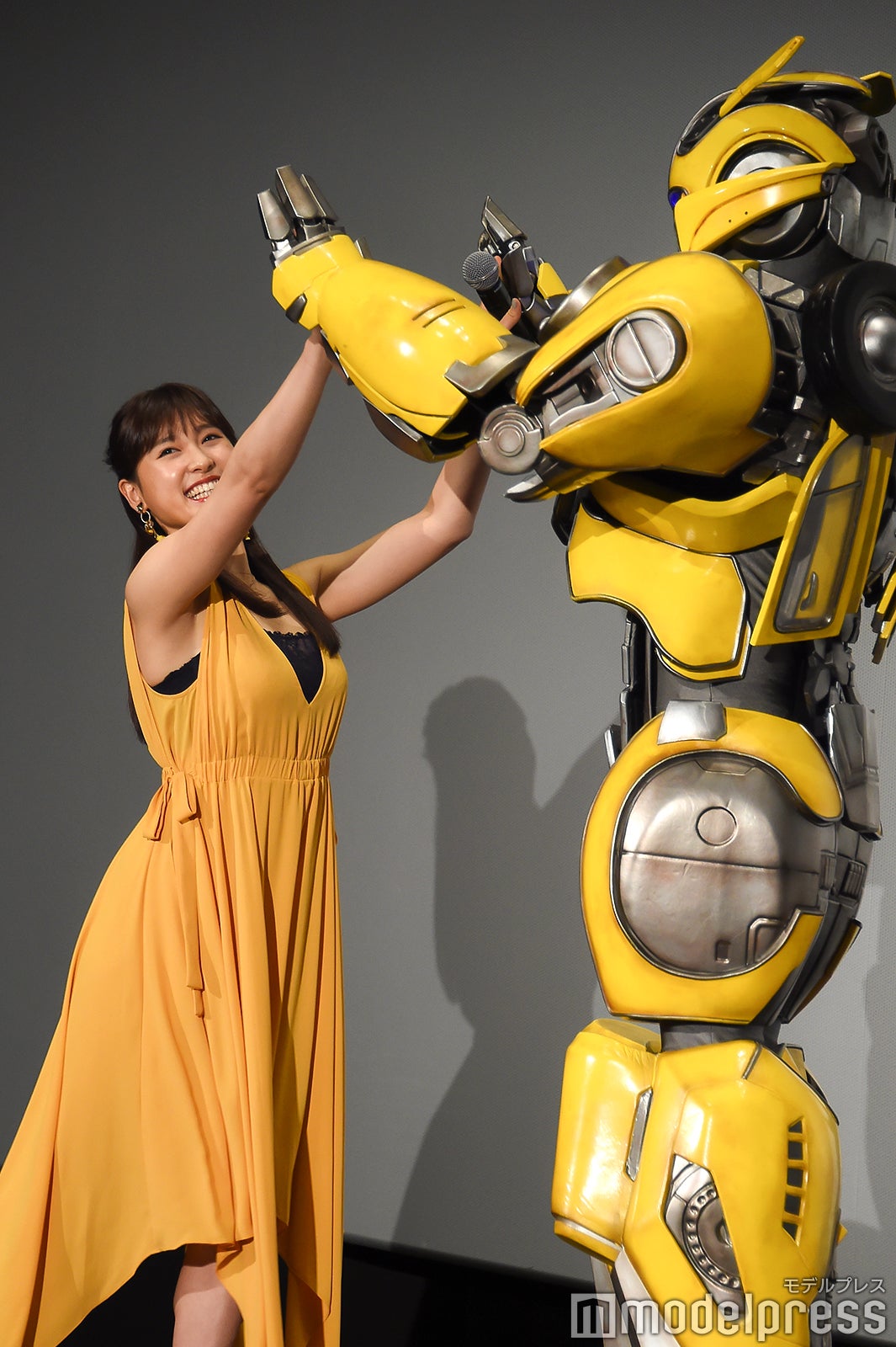 土屋太鳳、バンブルビー （C）モデルプレス