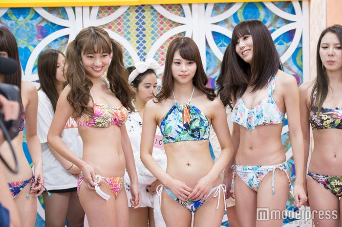 トレンド水着で美ボディ披露 /水着提供:PEAK&PINE(C)モデルプレス