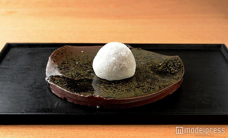 チョコレート大福（nunu chocolates×長五郎餅本舗）1本350円／画像提供：knot cafe