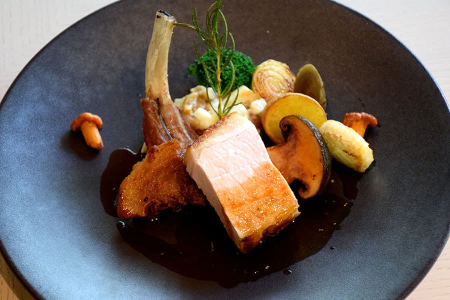 レストラン デュ パルク 「豚ロースのロースト セロリラヴと栗の煮込み ローズマリーの香るソース」