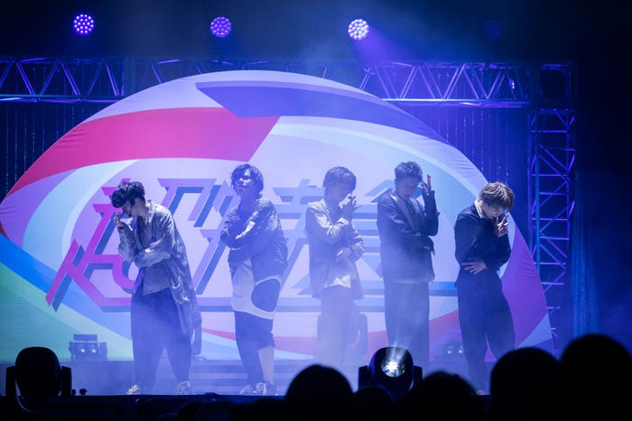 超特急/10th Anniversary Special Live「超特急×DISH//」より(C)写真:米山三郎、深野輝美