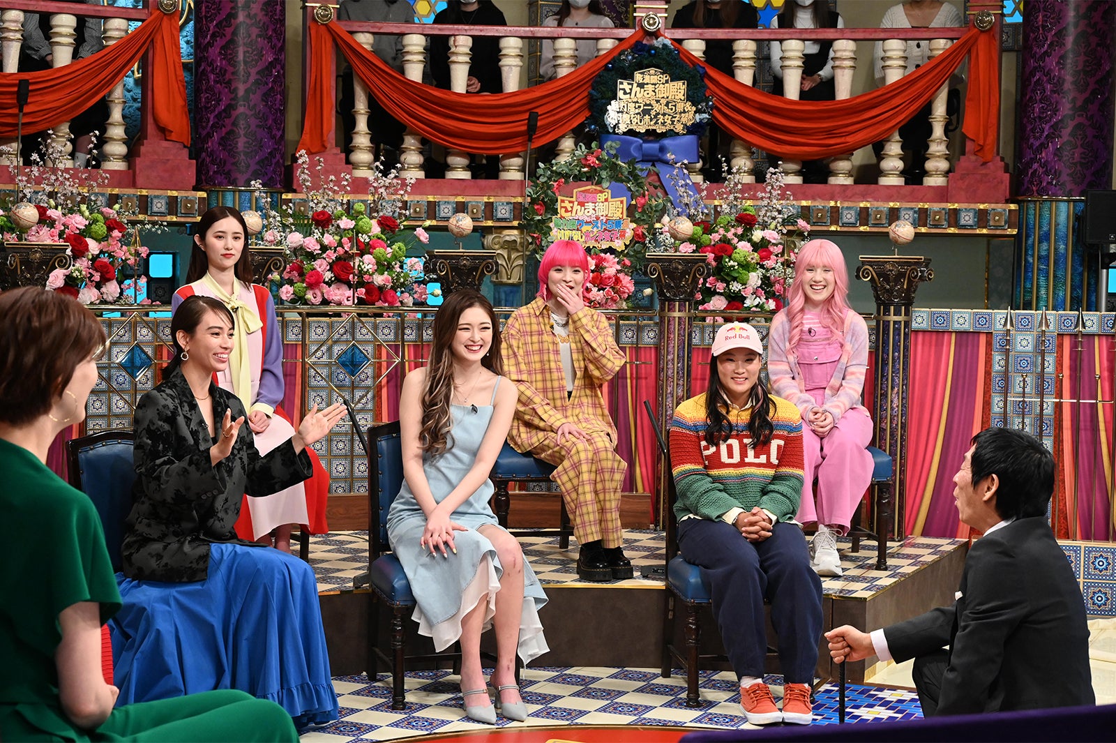 （後列左から）まつきりな、アンジェリーナ 1/3、おじゃす（前列左から）滝沢カレン、ゆうちゃみ、四十住さくら（C）日本テレビ