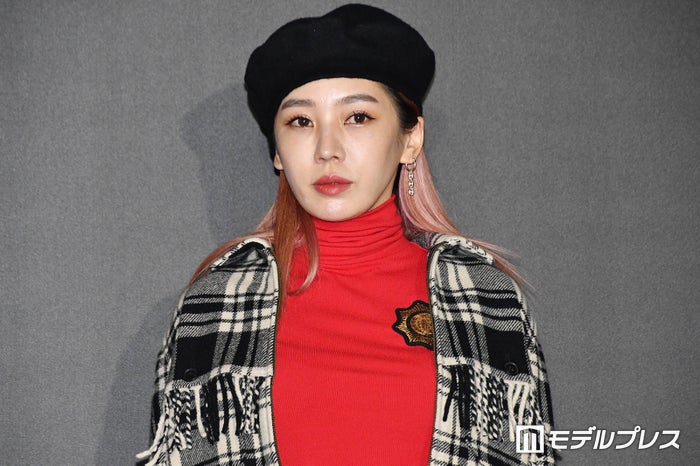 MEGBABY「ギャル、再起動しました」イメチェンショット公開「進化してる」「大人の色気がすごい」と反響