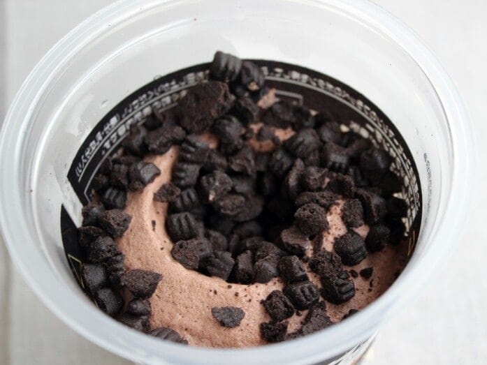 チョコレート氷は、駄菓子を思わせる甘い香り