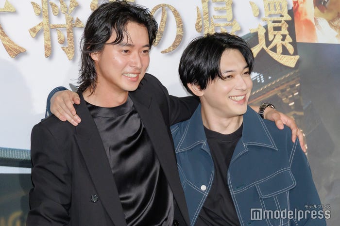 山崎賢人、吉沢亮(C)モデルプレス