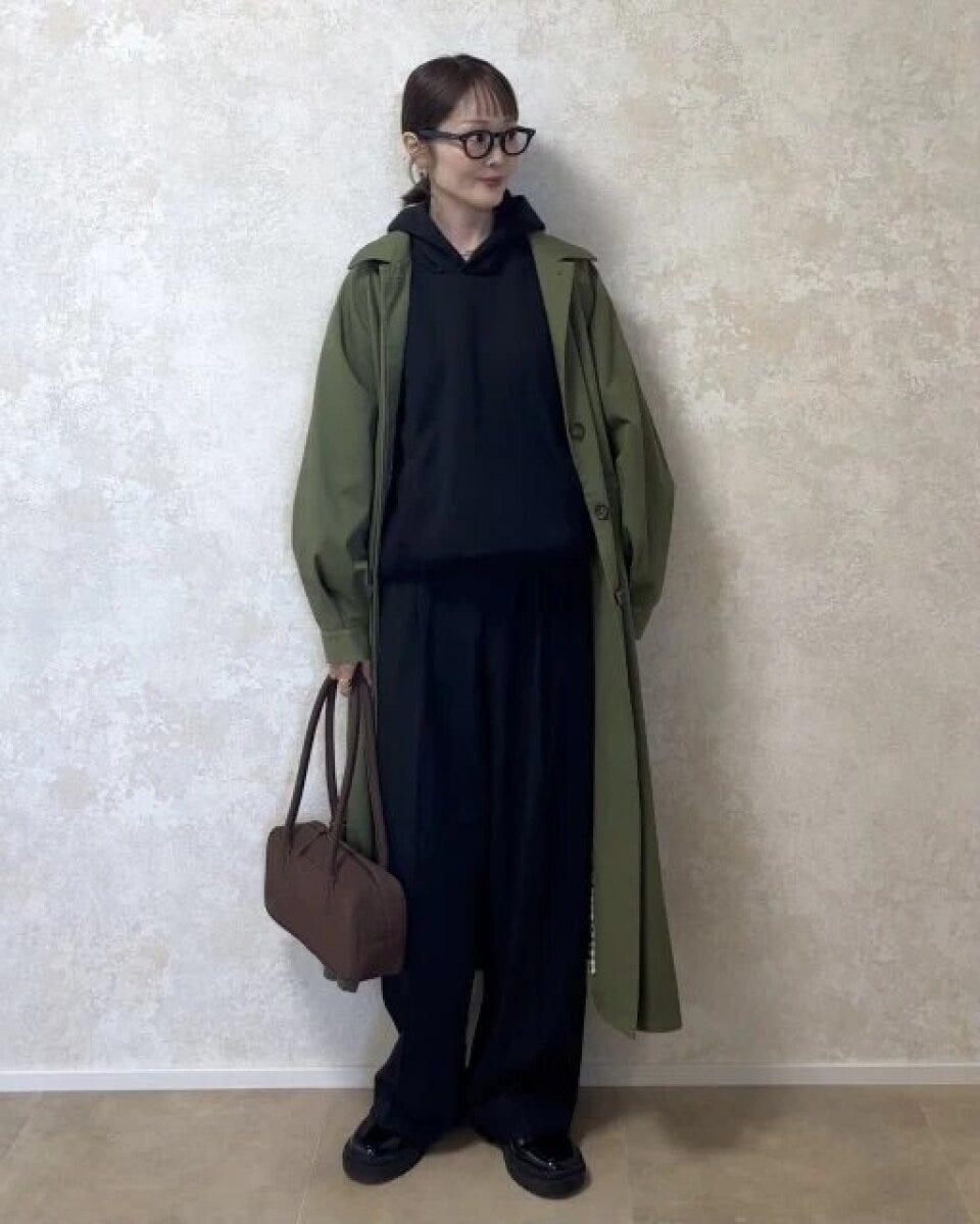 お手本コーデ ユニクロ黒スウェットオーバーサイズプルパーカお手本コーデ