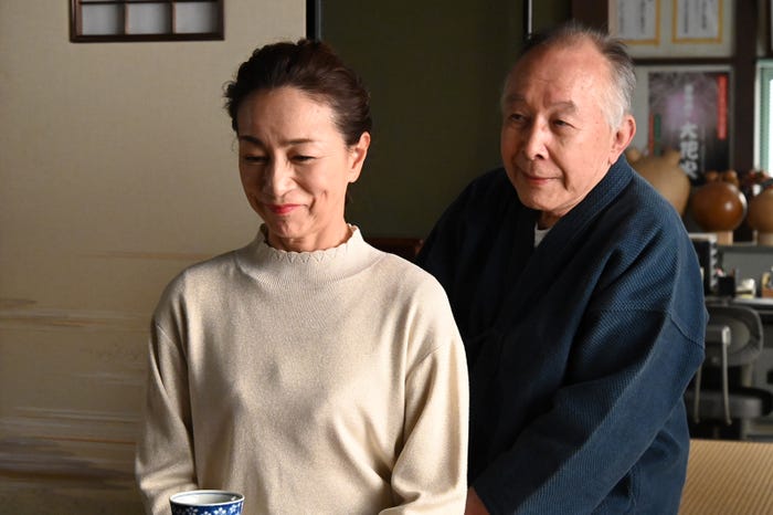 原田美枝子、橋爪功「6秒間の軌跡~花火師・望月星太郎の2番目の憂鬱」第4話より(C)テレビ朝日