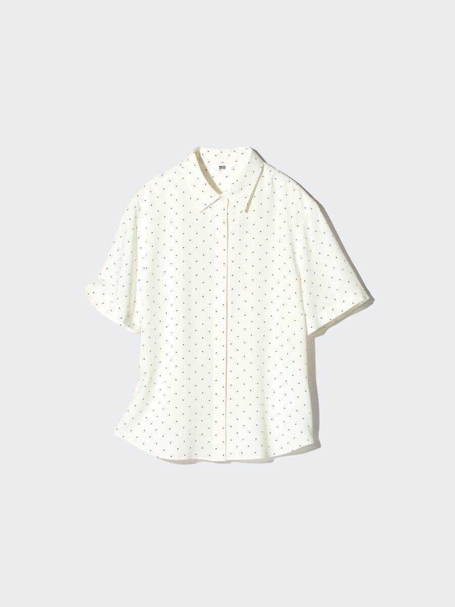 ユニクロのレーヨンブラウス