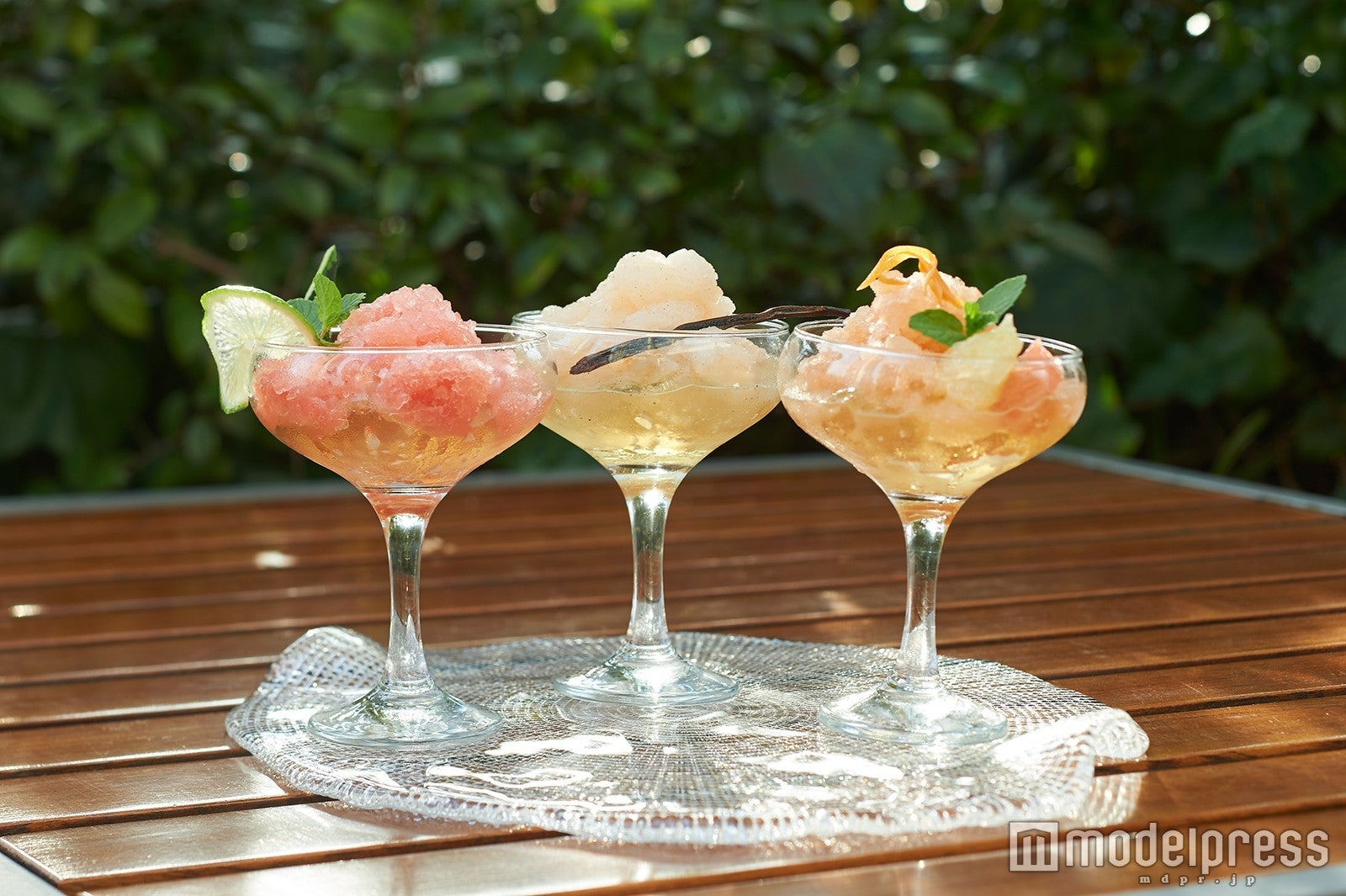 7月すいかとライムのグラニテ、8月ピーチとバニラのグラニテ、9月グレープフルーツとはちみつのグラニテ各￥1,600