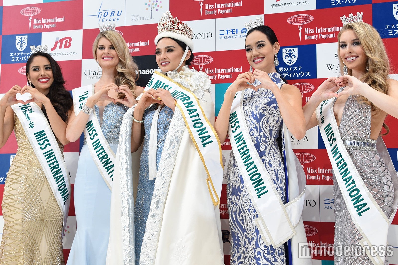 （左から）ブリアニー・チャモロさん、アレキサンドラ・ブリットンさん、カイリー・バーゾサさん、フェリシア・フヮンさん、ケイトリアナ・ラインバッハさん