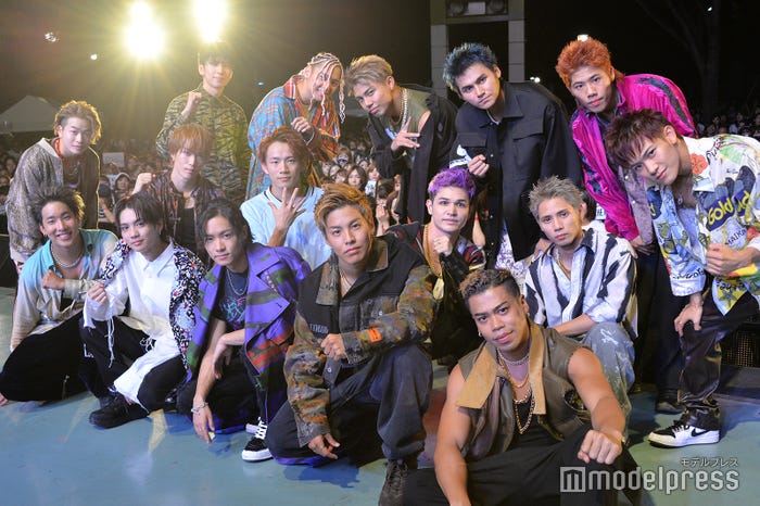 THE RAMPAGE from EXILE TRIBE/(後列左から)長谷川慎、鈴木昂秀、武知海青、龍、後藤拓磨、(中列左から)山本彰吾、藤原樹、浦川翔平、与那嶺瑠唯、神谷健太、岩谷翔吾、(前列左から)陣、吉野北人、川村壱馬、RIKU、LIKIYA(C)モデルプレス