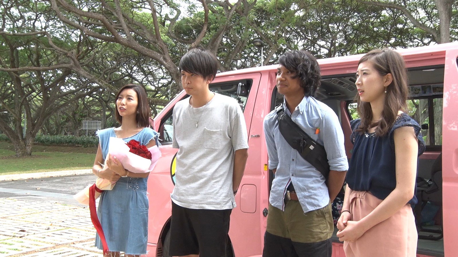 見送るメンバー／「あいのり：Asian Journey」第22話より（C）フジテレビ