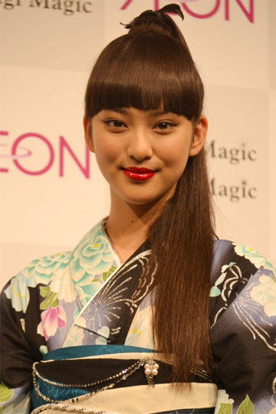 武井咲 新作ゆかた 水着発表会に登場 今年はバストメイクを強化 モデルプレス 武井咲 新作ゆかた 水着発表会に登場 今年はバストメイクを強化 モデルプレス