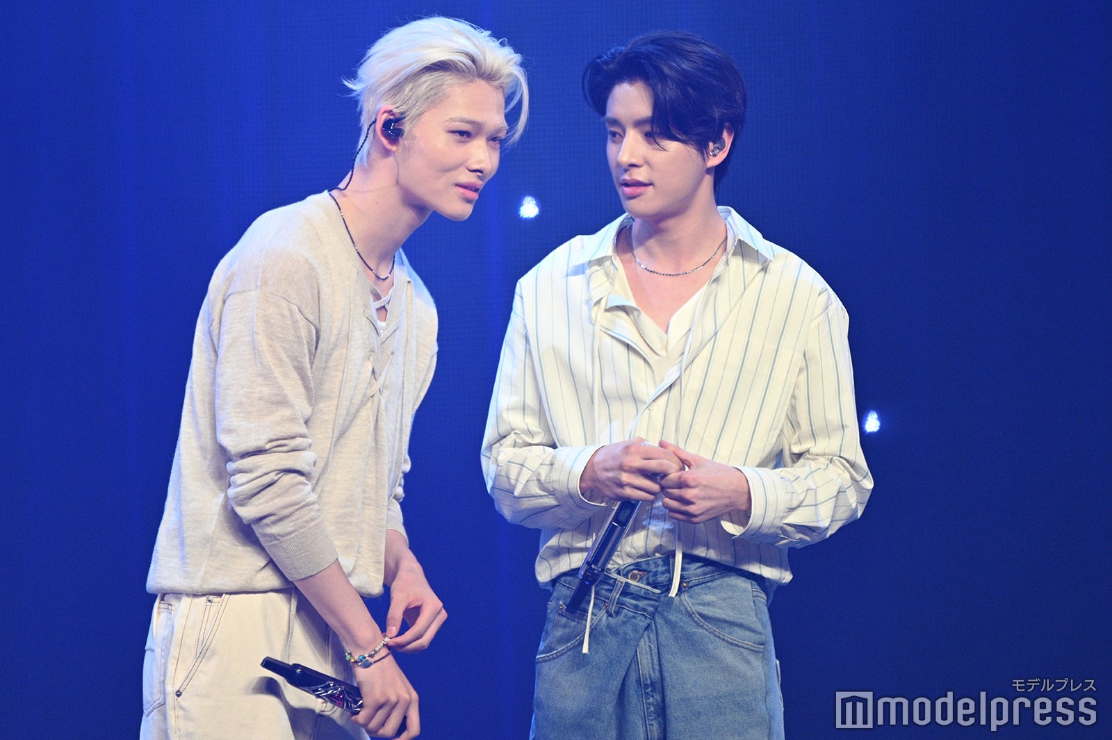 ENGENEへの愛の言葉を相談するNI-KI（ニキ）、JAKE（ジェイク）（C）モデルプレス