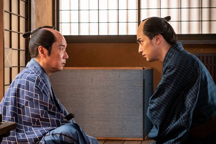 尾美としのり、横浜流星「べらぼう~蔦重栄華乃夢噺~」第18話(C)NHK