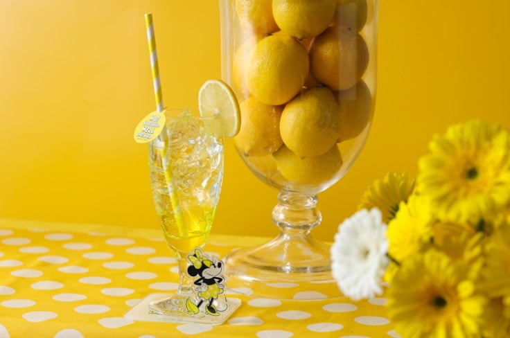 しゅわしゅわレモンスカッシュ　単品：690円/コースター付：1,390円（C）Disney