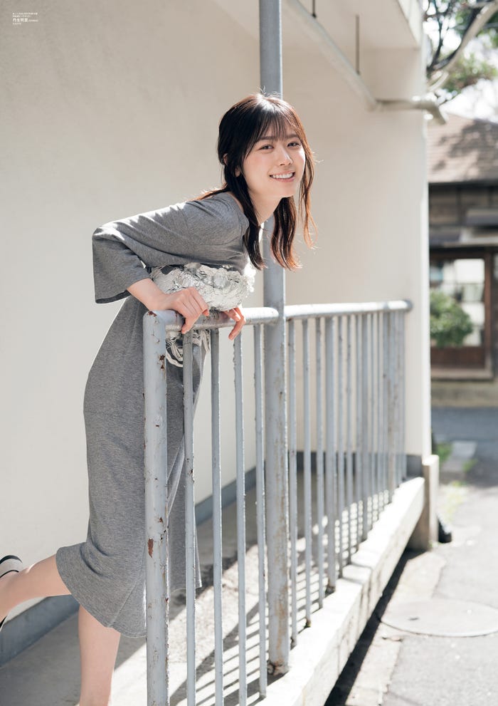 丹生明里/「B.L.T.」6月号別冊付録両面超ビッグポスター(表)(提供写真)