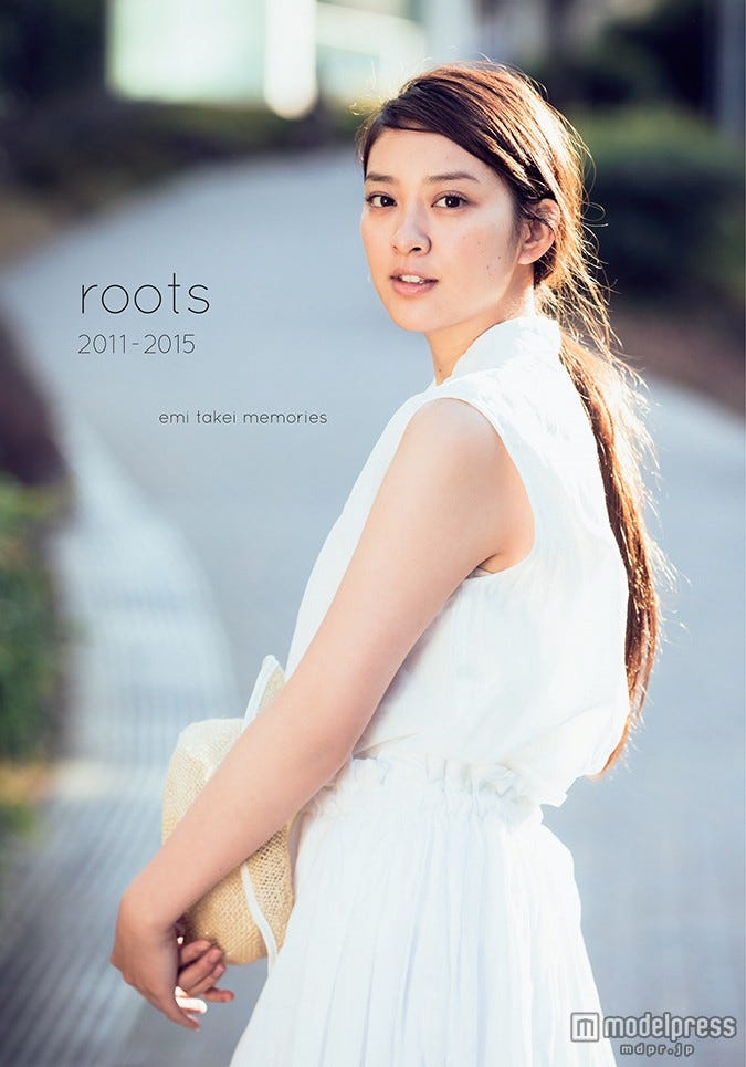 「武井咲フォトブック bloom」(6月6日発売)(C)「武井咲フォトブック bloom」/KADOKAWA