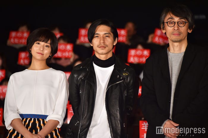 木村文乃、錦戸亮、吉田大八監督(C)モデルプレス