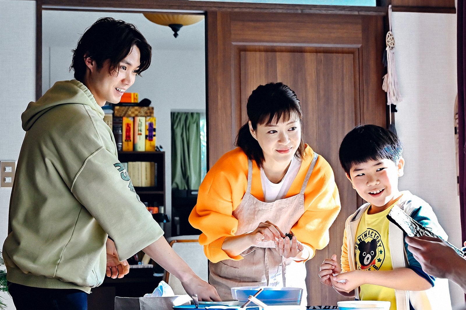 磯村勇斗、上野樹里、鈴木楽／「持続可能な恋ですか？～父と娘の結婚行進曲～」第3話より（C）TBS