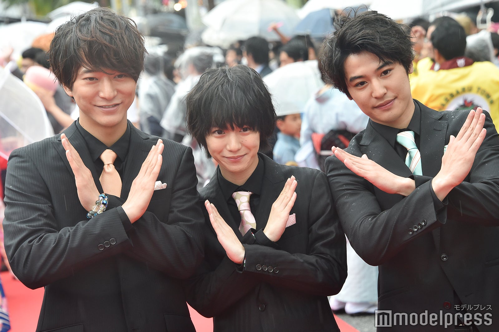 （左から）浅香航大、小越勇輝、堀井新太（C）モデルプレス
