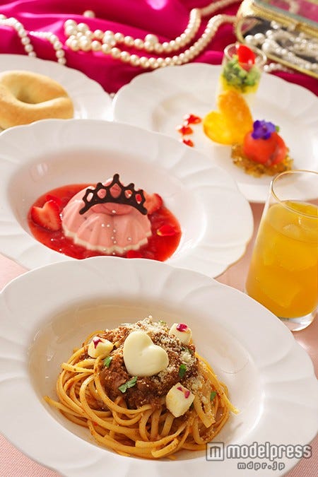 “スペシャルお子様コース”(12才以下)/(C)Disney