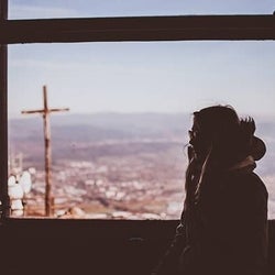 新しい恋を妨げてるかも!恋に踏み出せない女性の4つの特徴