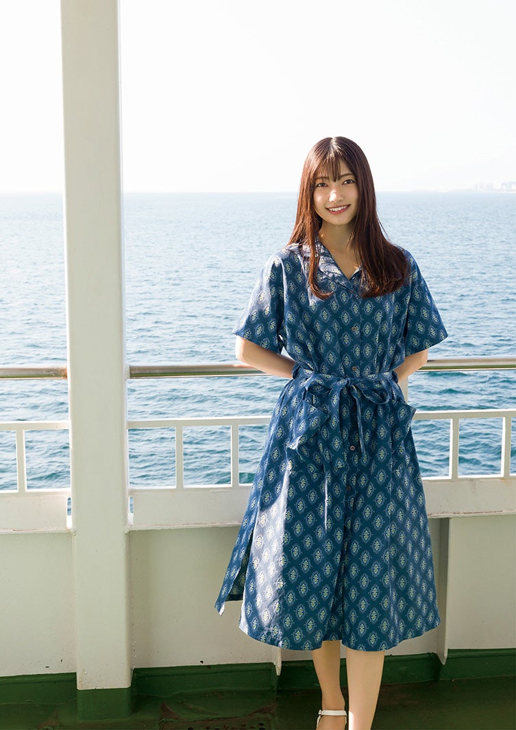 櫻坂46大園玲1st写真集「半分光、半分影」紀伊國屋書店版裏表紙（撮影：Takeo Dec.／光文社）