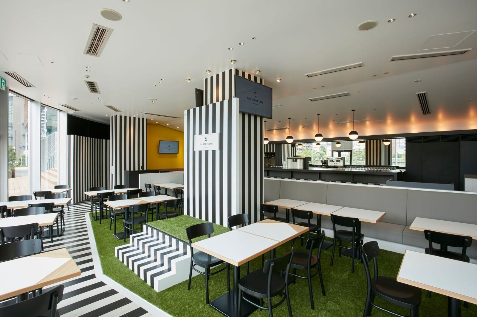 内観／画像提供：THE STRIPE CAFE by TORABAN