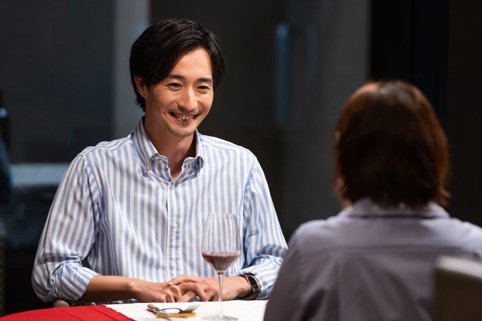 古屋呂敏、大原櫻子「結婚予定日」第1話より(C)「結婚予定日」製作委員会・MBS