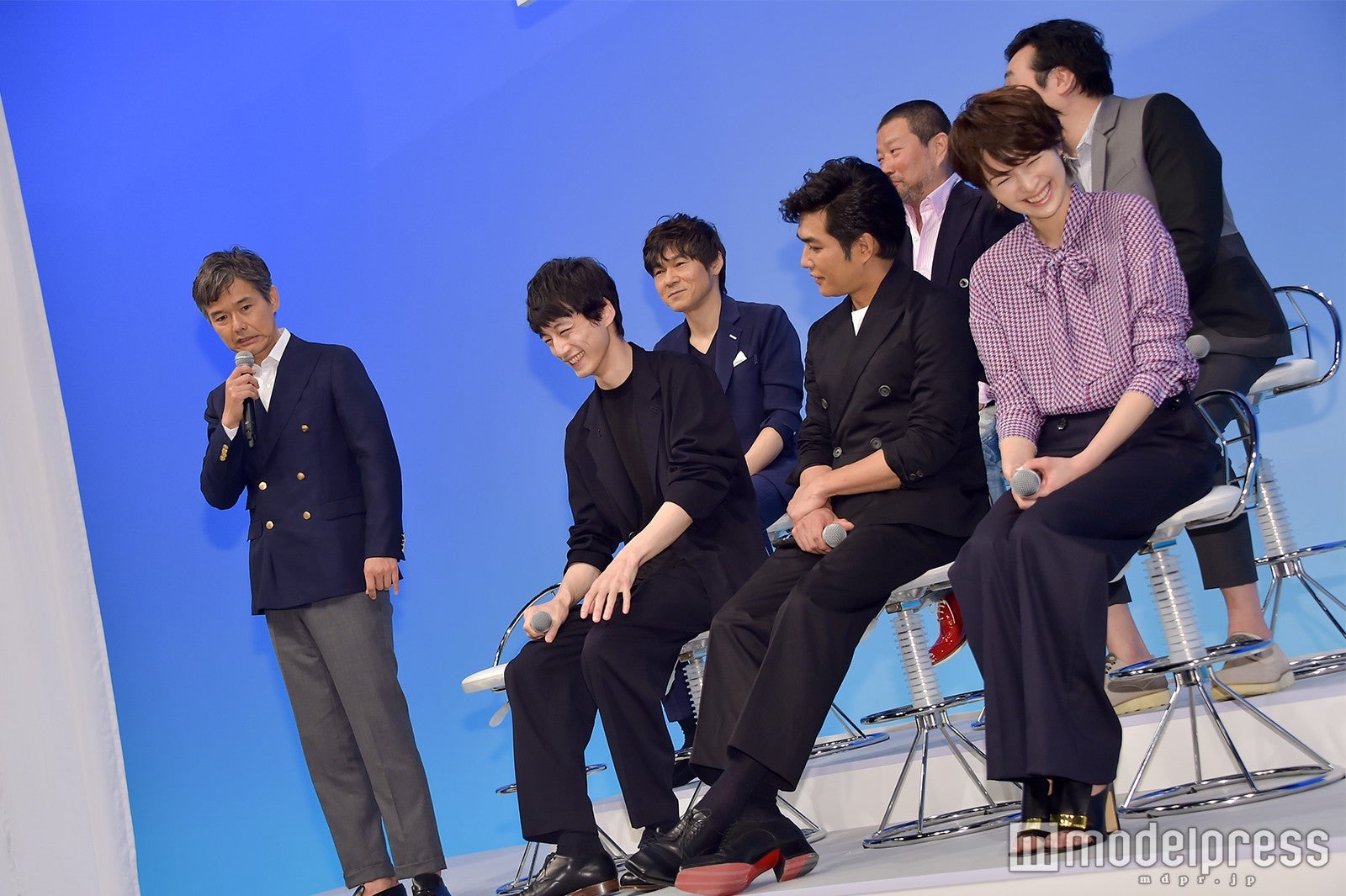 渡部篤郎（前列左）のコメントに一同爆笑 （C）モデルプレス