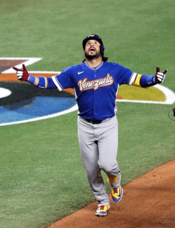 WBC ベネズエラが反撃のソロ！スアレスがボール球を左翼席へガツン 球場の雰囲気が一変 先制許し沈んでいたファンが息を吹き返す