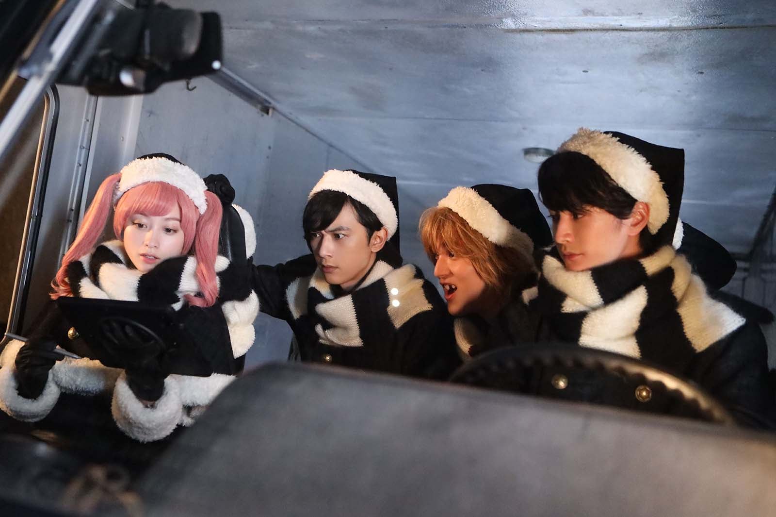 橋本環奈、吉沢亮、中川大志、渡邊圭祐 （C）2022「ブラックナイトパレード」製作委員会　（C）中村光／集英社