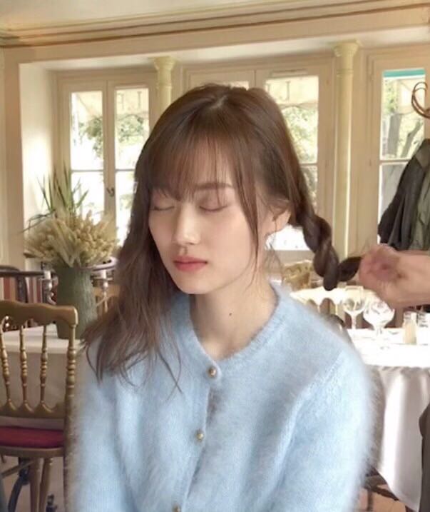 山下美月、ヘアセット中もすやすや（提供写真）