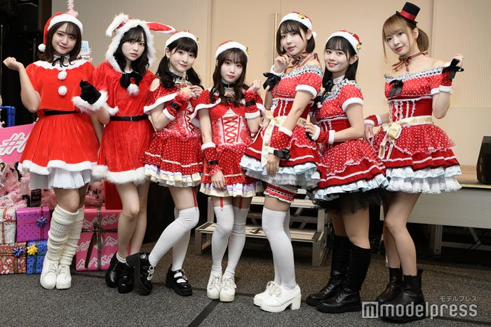 #ババババンビ(左から)池田メルダ、宇咲、小鳥遊るい、岸みゆ、水湊みお、近藤沙瑛子、吉沢朱音(C)モデルプレス