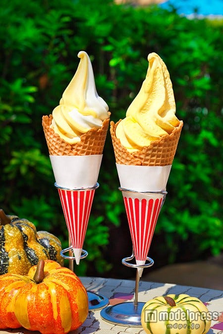 TDL:「ラケッティのラクーンサルーン」、「トルバドールタバン」ソフトクリーム(パンプキン/ミルク/ミックス)各¥310(C)Disney