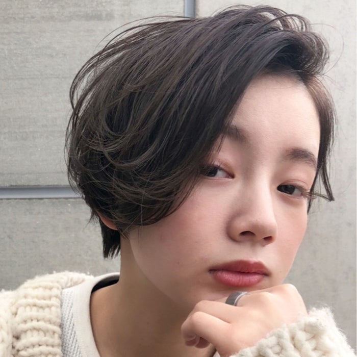 ショートボブ ウェーブでつくるこなれヘアを紹介 大人に似合うのはコレです モデルプレス