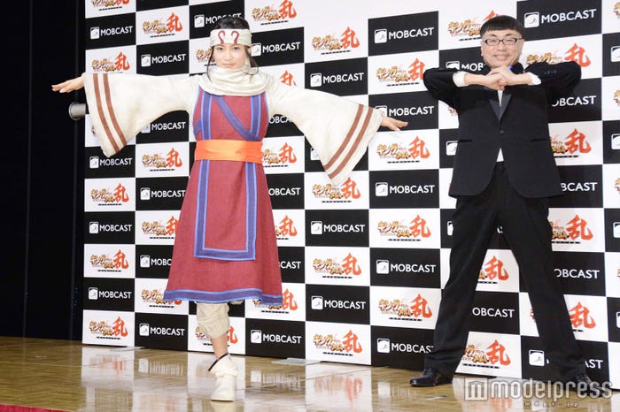 小島瑠璃子、イジリー岡田 (C)モデルプレス