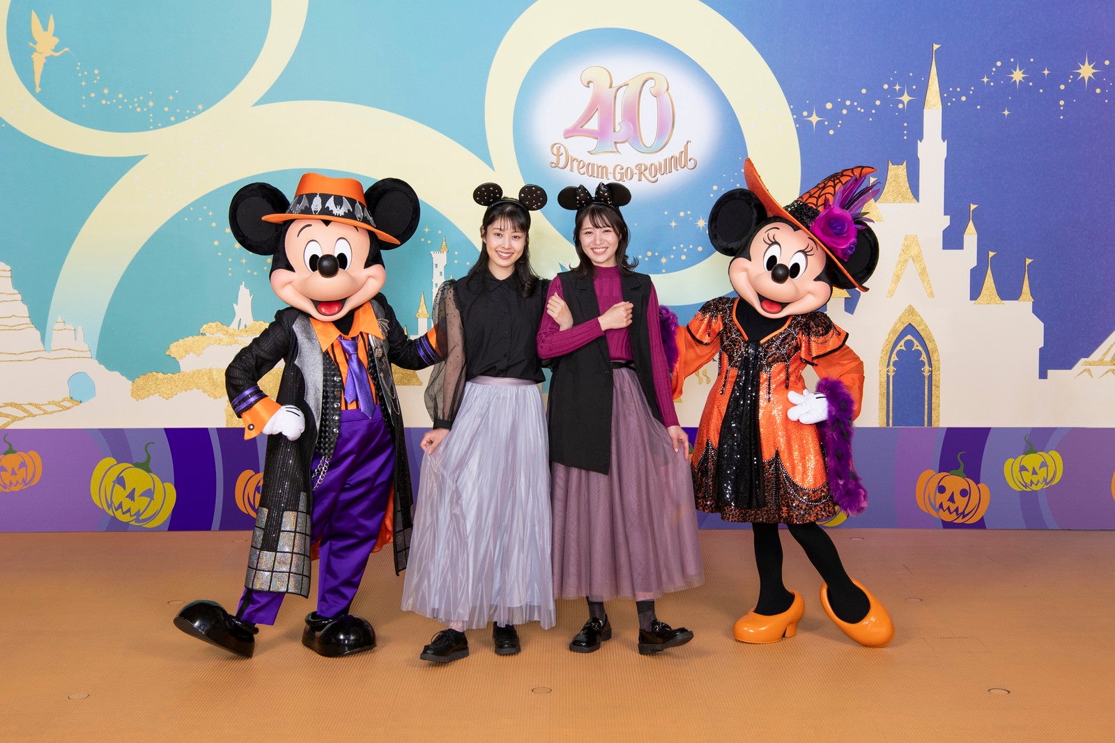 東京ディズニーリゾート・バケーションパッケージ【秋限定】アトラクションもショーもキャラクターグリーティングも楽しむ2DAYSディズニーの仲間たちとの記念撮影イメージ（C）Disney